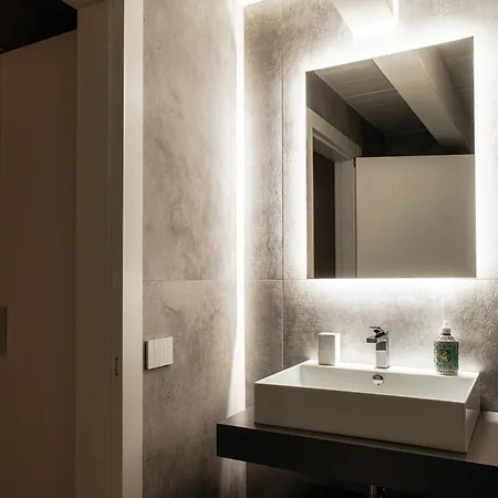 Valencia - The House Of Travelers 코모